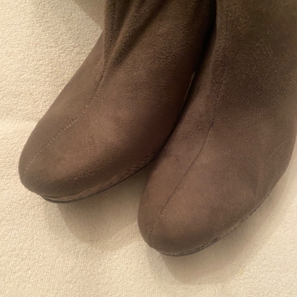 Faux sued/snakeskin platform boot size 6 - Picture 4 of 6